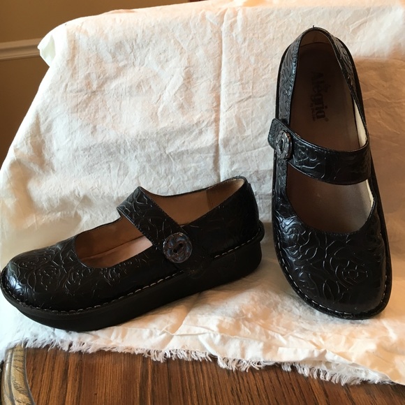 Dress shoes