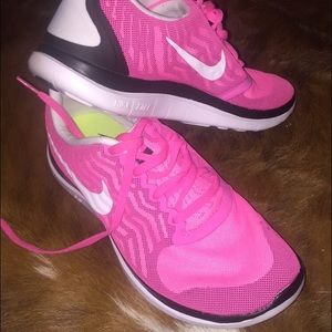 Nike tennis shoes