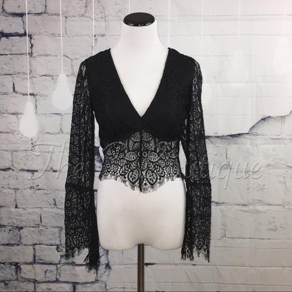 🎉CLEARANCE🎉 Long Bell Sleeve Lace Crop Top - Picture 4 of 6
