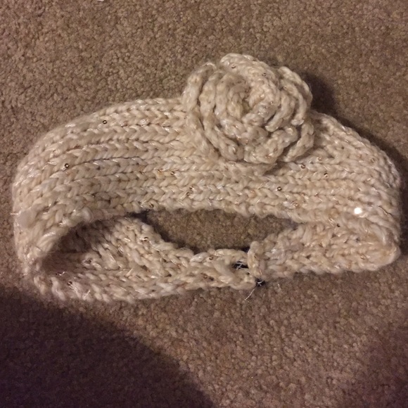 Ear warmer.