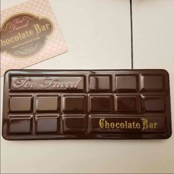 Too faced chocolate palellet - Picture 1 of 3