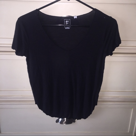 Cute NWOT black v neck tee