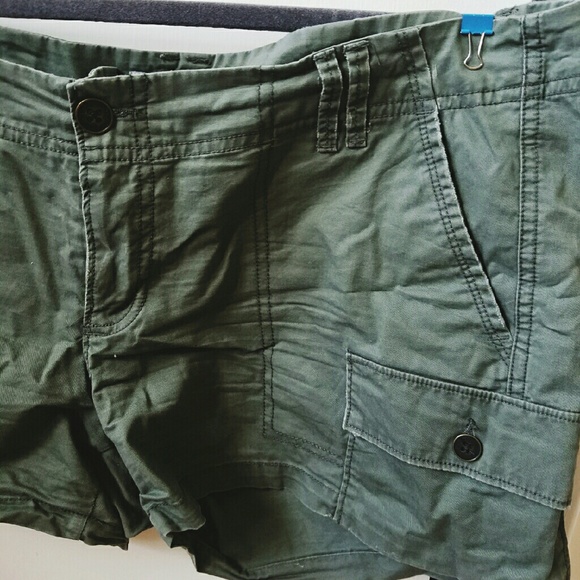 Old Navy Cargo Short Shorts - Army Green