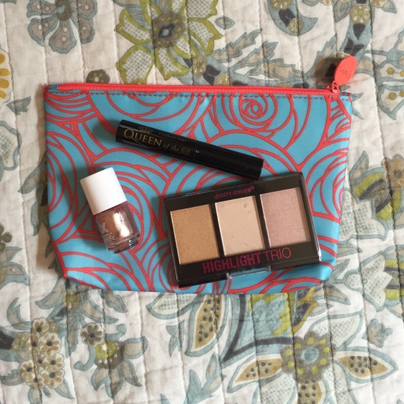 flower cosmetic goody bag