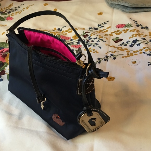 Super cute Dooney & Bourke mini shoulder bag - Picture 3 of 4