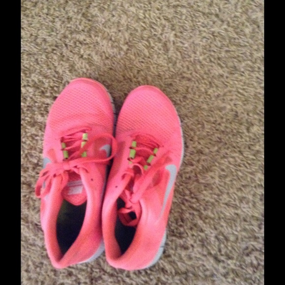 Pink nike free - Picture 3 of 4