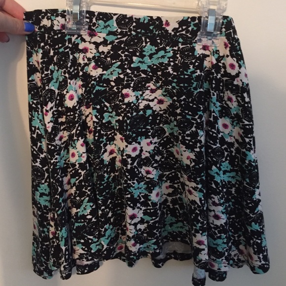 A skater skirt worn maybe once