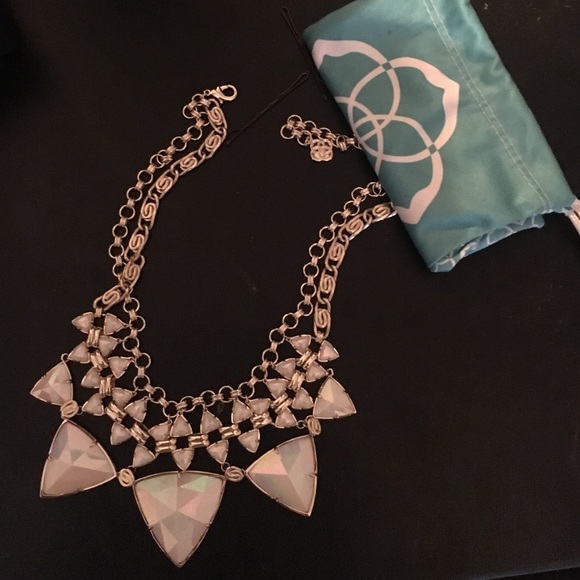 Kendra Scott necklace