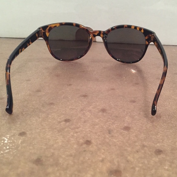 Sun glasses - Picture 3 of 3