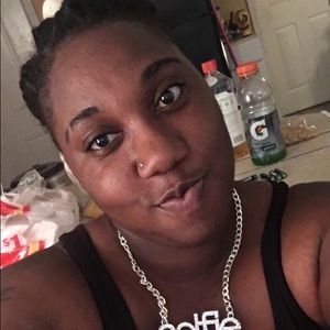 Meet your Posher, Yakesia