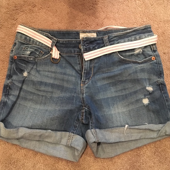 Aeropostale Jean shorts never worn size 3/4