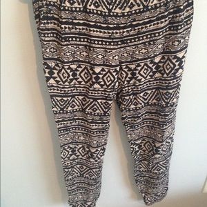 FOREVER 21 AZTEC JOGGERS