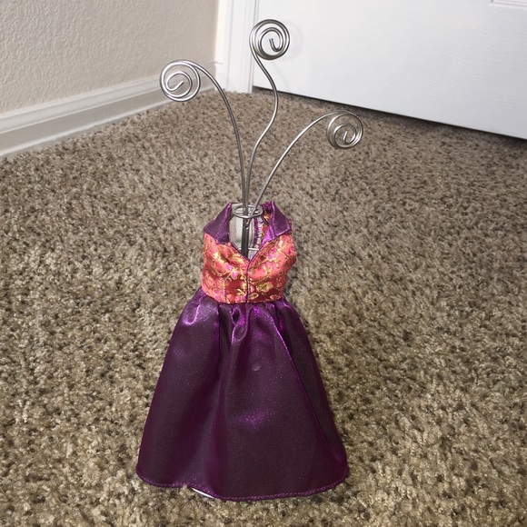 Pictures and Jewelry Holder