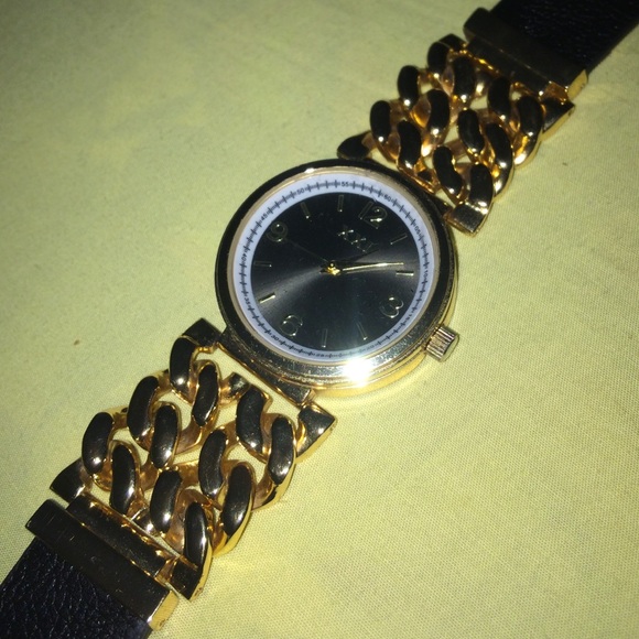 Gold watch, black face - Picture 1 of 3