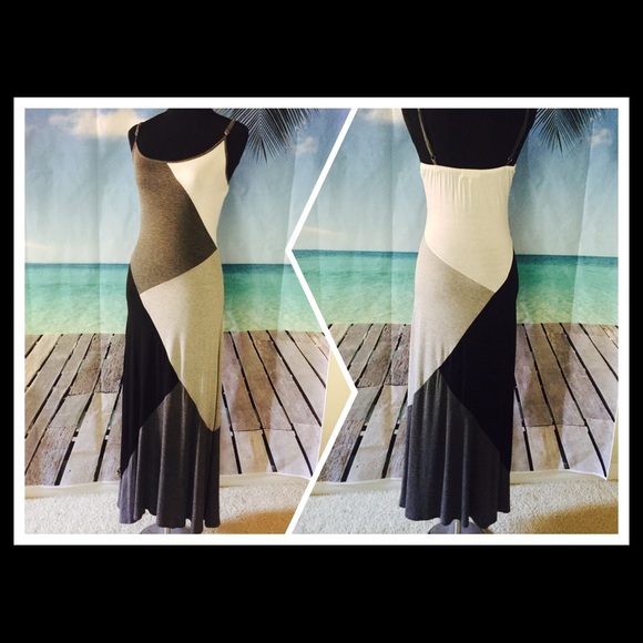 Monteau Dresses & Skirts - TODAY ONLY Geo Print Boho Gray White Maxi Dress S