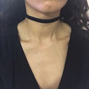 Black velvet choker.*FREE gift with purchase*