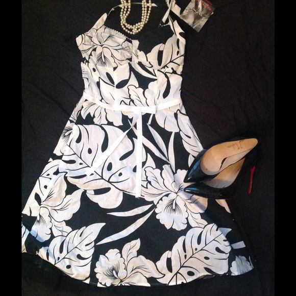 Black & White Floral vintage look party dress 🎯🚨SOLD🚨🚨🎯no longer available!