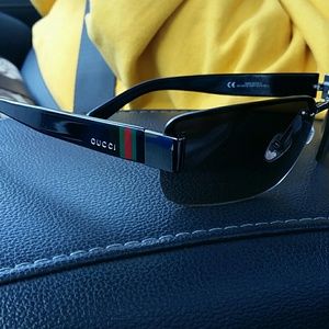 Gucci Sunglasses (GG2851)