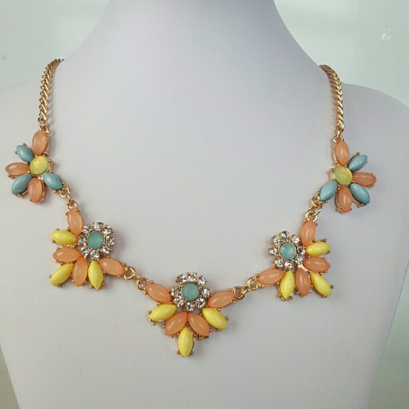 SOLD! Stunning Statement Pastel Necklace Set - Picture 4 of 4
