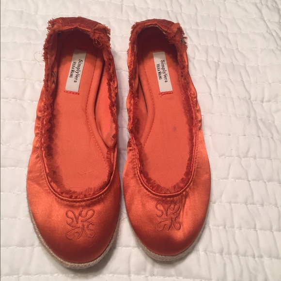 🎄 XMAS SALE Authentic Vera Wang Flats