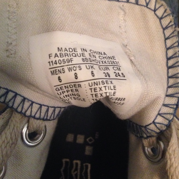 Converse - Picture 2 of 2