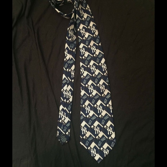 Mens New York Silk Tie! 🎯🚨SOLD🚨🚨🎯no longer available!