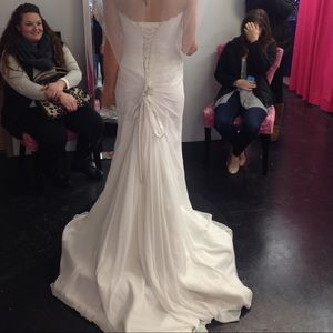 Never worn wedding dress!!!