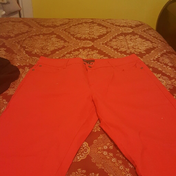 Red pants - Picture 2 of 2
