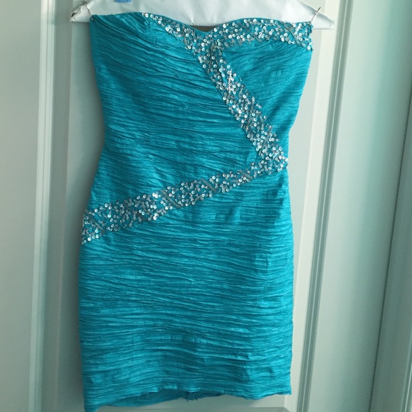 Nice, strapless turquoise dress with sequins