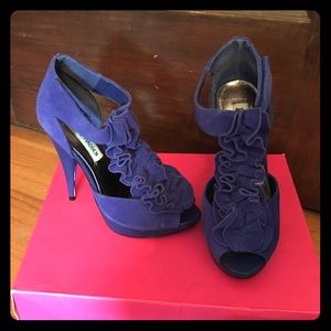 Steve Madden ruffle heels