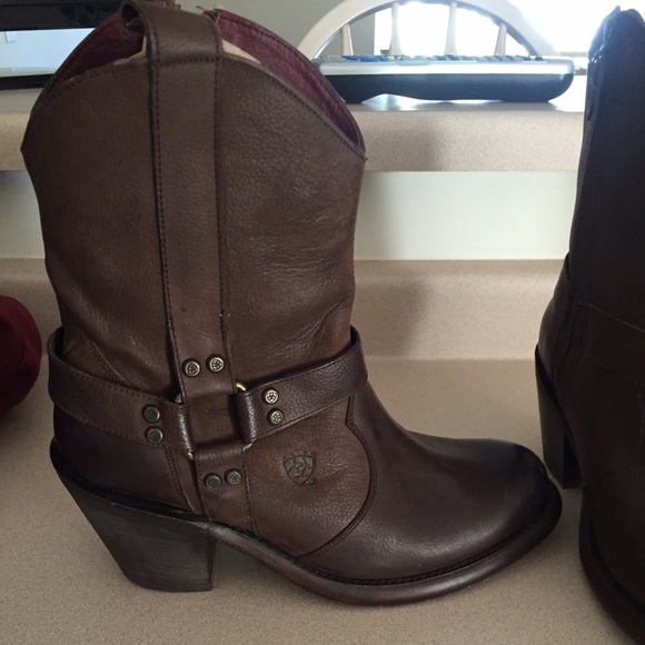 Ariat style 10007064 size 9