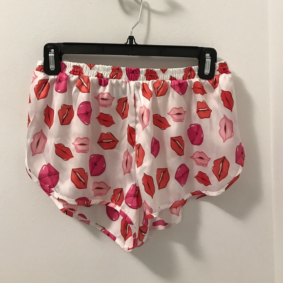 ASOS kissy lips pajama set - Picture 4 of 4