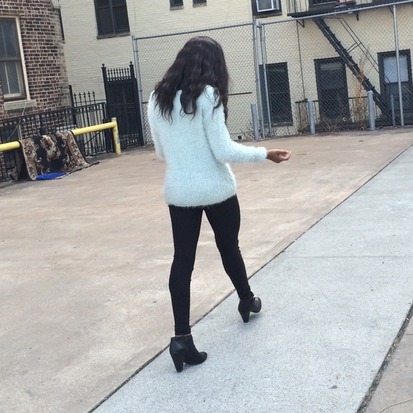 ✨ F21 Fuzzy Blue Sweater ✨ - Picture 4 of 4