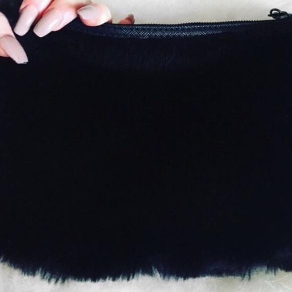 •faux-fur clutch• - Picture 3 of 4