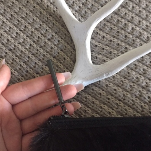 •faux-fur clutch• - Picture 4 of 4