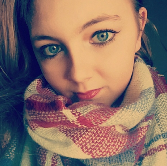 Meet your Posher, Paityn - Picture 2 of 2