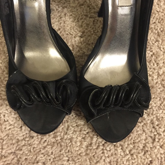 Steve Madden Ruffle Heel - Picture 2 of 4