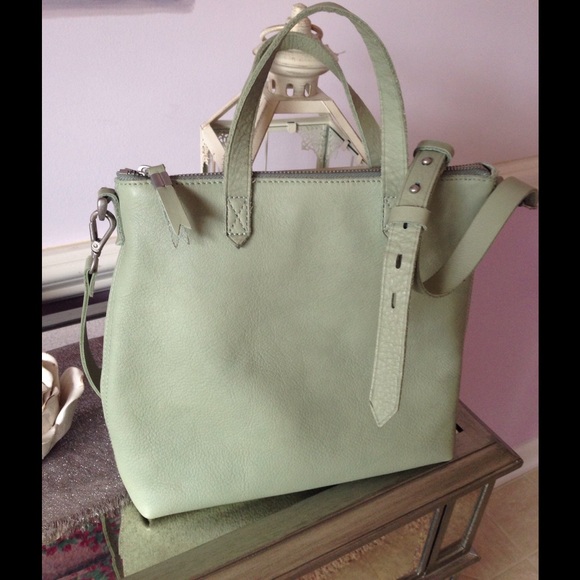 Madewell Handbags - 🎉💕HP 8/1 🎉🛍SALE--Madewell Mini-transport Tote