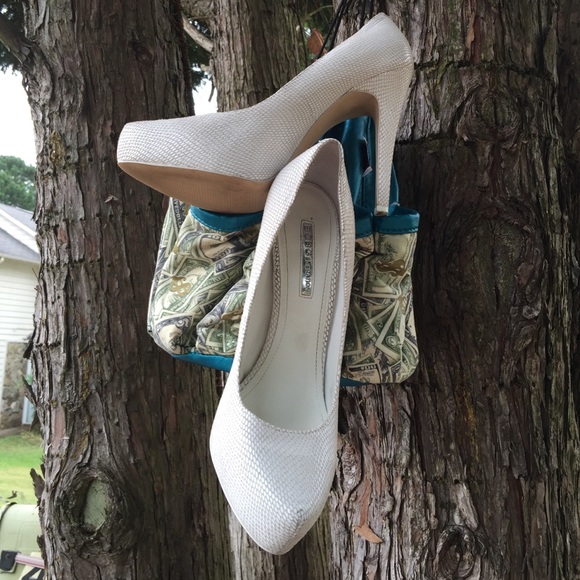 Shoes - Picture 2 of 4