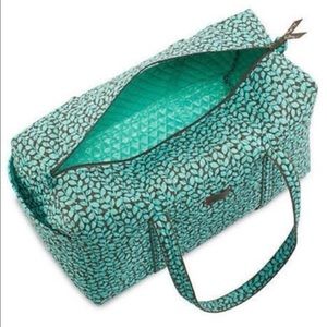 NWT! Vera Bradley shower vines large duffel!