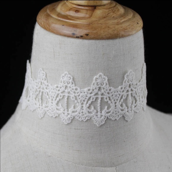 🆕 White Lace Choker - Picture 2 of 2