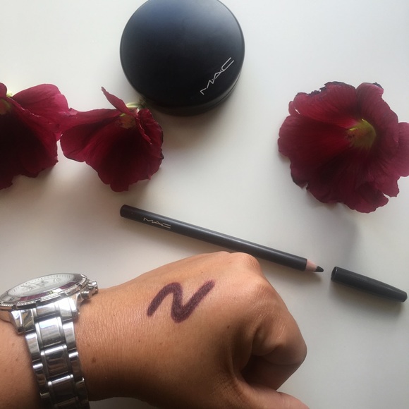 MAC lip liner in Currant