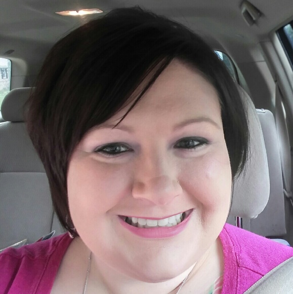 Meet your Posher, Stephanie - Picture 2 of 2