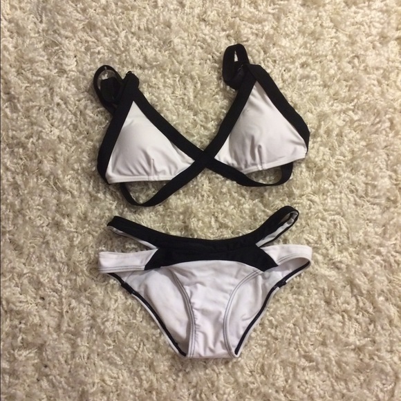 📍Sold📍Push-up Bikini 👙⚪️⚫️ - Picture 2 of 3