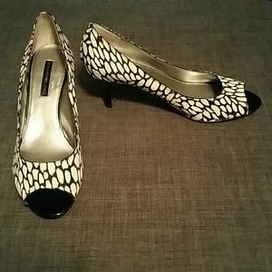 Bandolino 2' black/white peep toe pumps