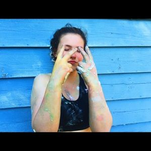 Meet your Posher, Caitlin