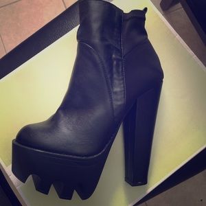 Brand new in box 👠📦