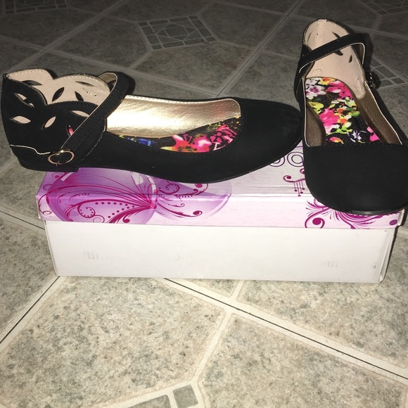 Black flats