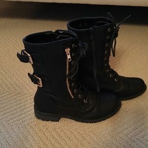 LIKE NEW cute blk boots!