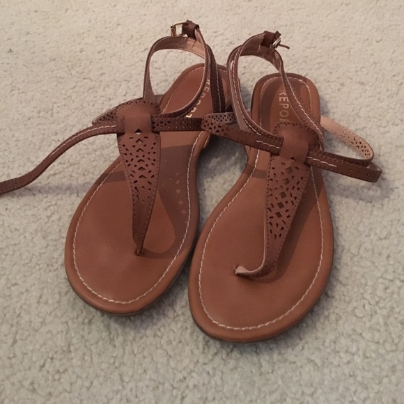 Report brown sandals